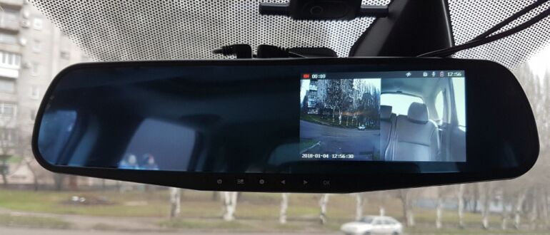 Автомобильные зеркала с видеорегистратором
