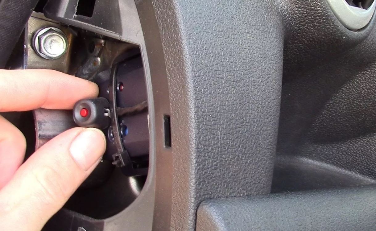 Как убрать в машине сигнализацию без брелка своими руками