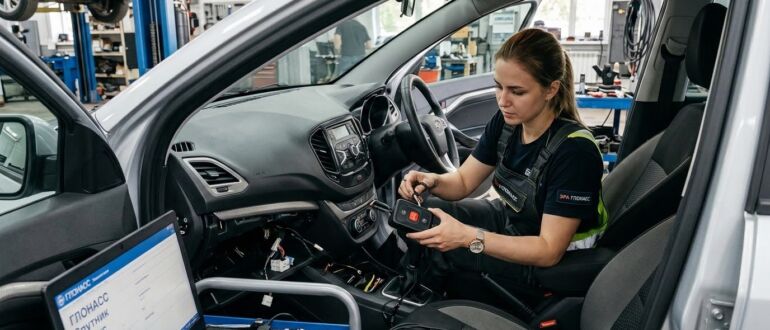 Установка ЭРА ГЛОНАСС на автомобиль: кому необходима система и как пройти процедуру без лишних проблем